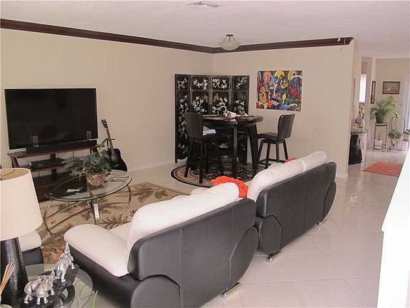 5th image of 876 NW 47th St #876