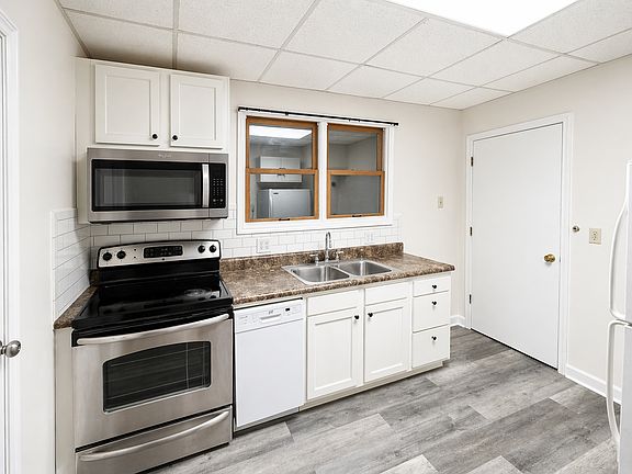 3rd image of 1320 N Main St