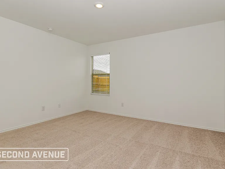 1947 Aves Glen Ln — Photo 11