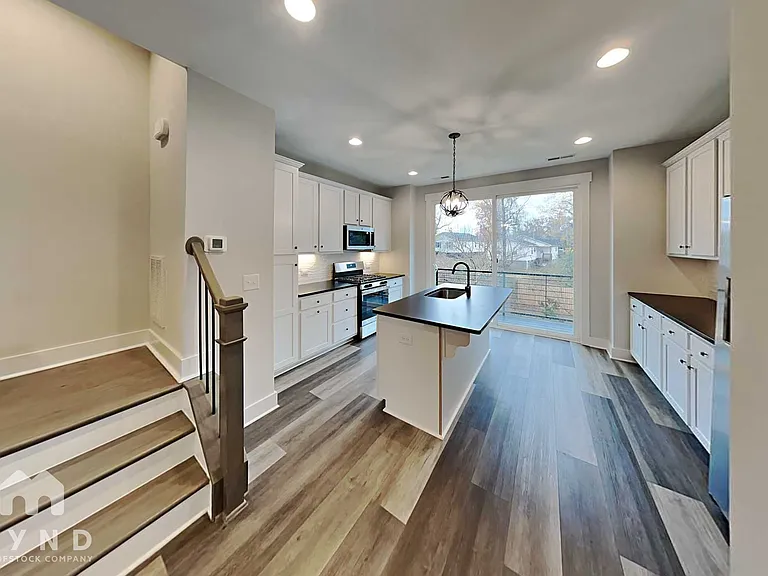586 W End Dr — Photo 5