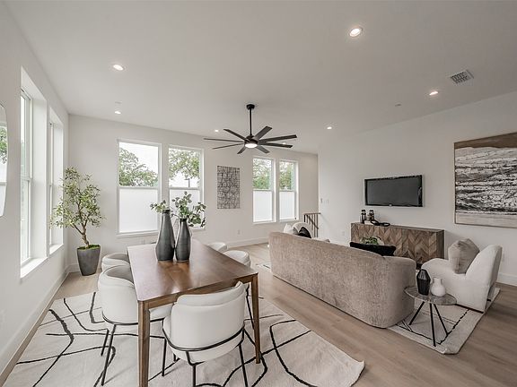 4th image of 2523 Hondo Ave #103