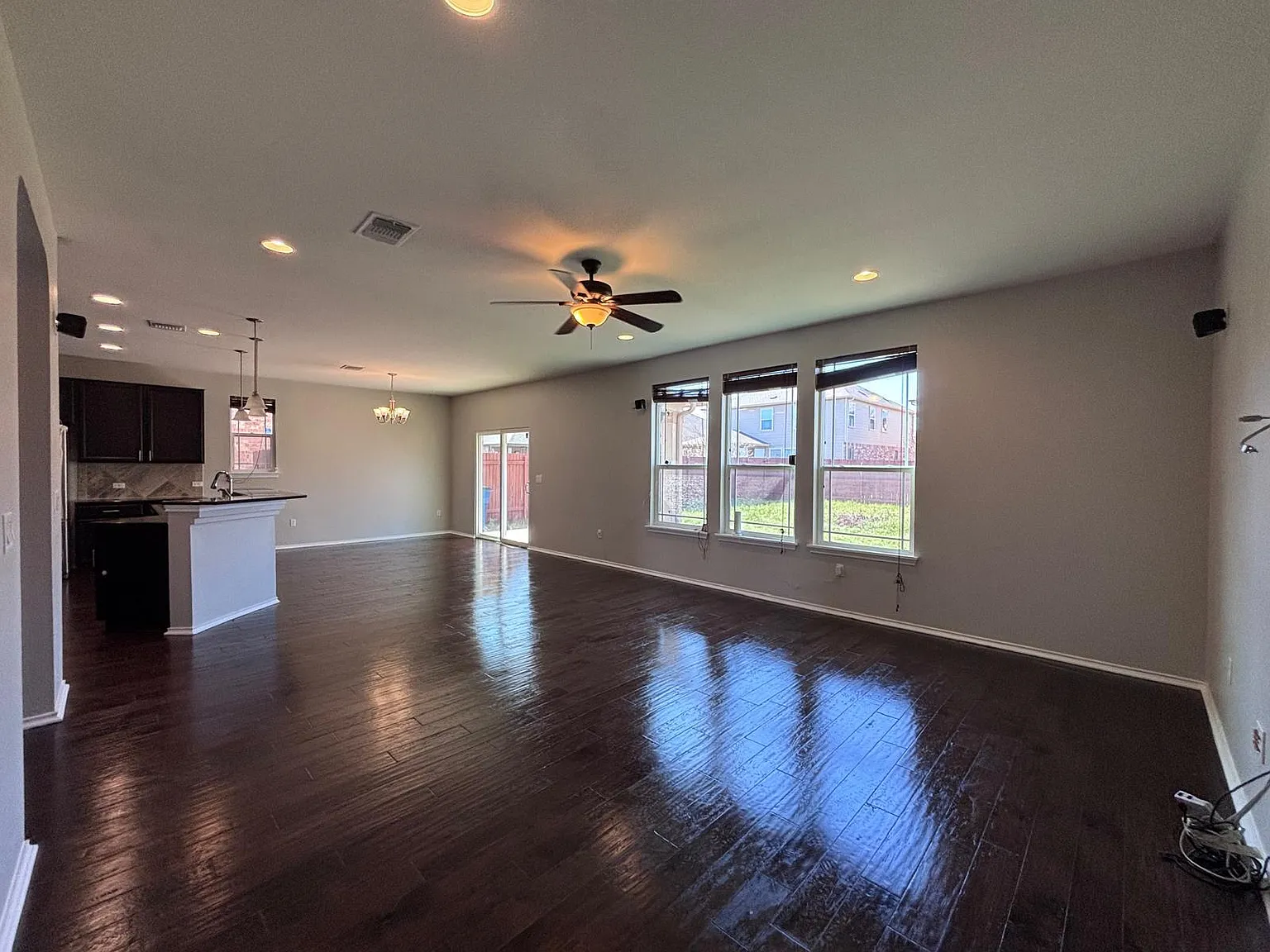 4 bed, 3.0 bath, 2417 sqft, $2,450 — Photo 4