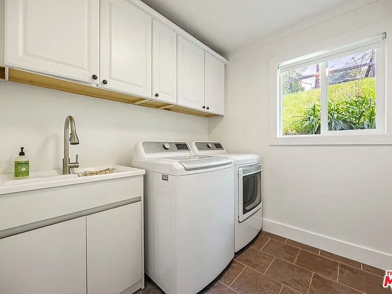 107 Alto Dr — Photo 34