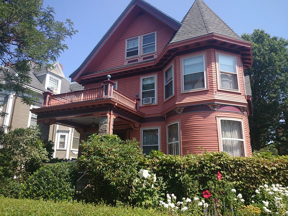 2nd image of 53 Centre St