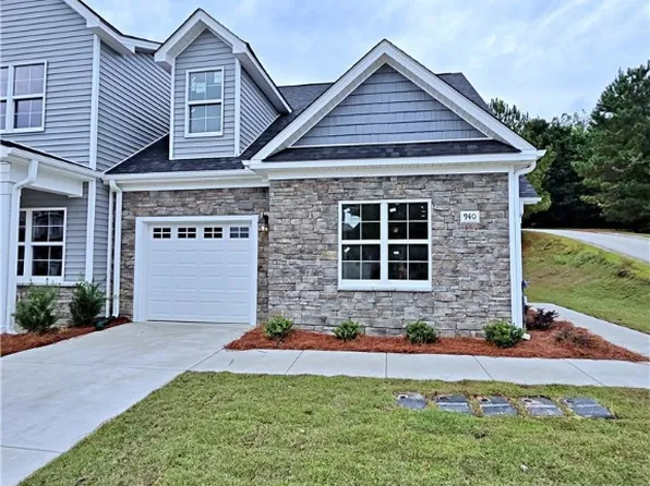 940 Kensington Park Rd, Fayetteville, NC 28311