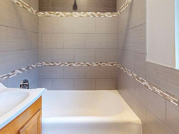 5th image of 321 E 54th St APT 6G