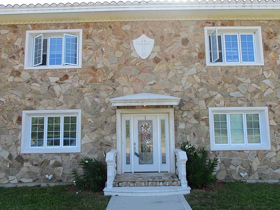 5th image of 9109 Woodsman Cove Ln