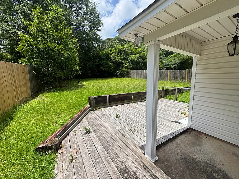 907 Arnold St — Photo 12