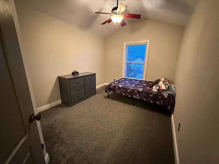 633 Dunrobin Ln — Photo 15