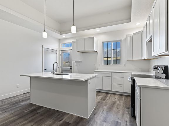 3rd image of 5810 N Glenpoint Dr #5810