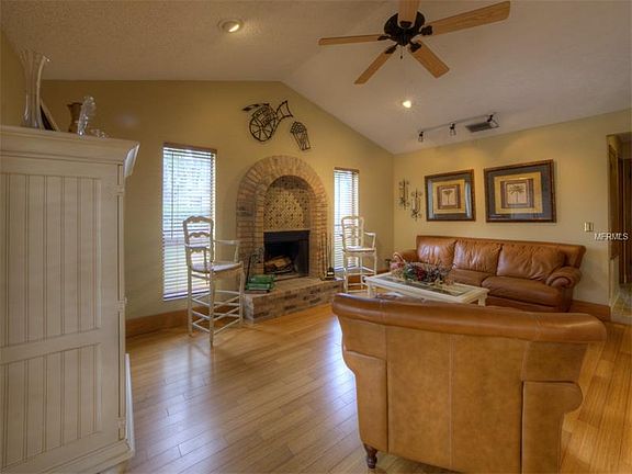 5th image of 520 Woodview Dr