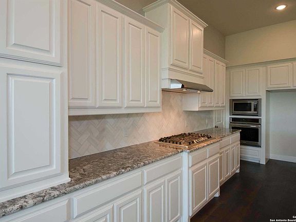 5th image of 2030 Kerrisdale Drive