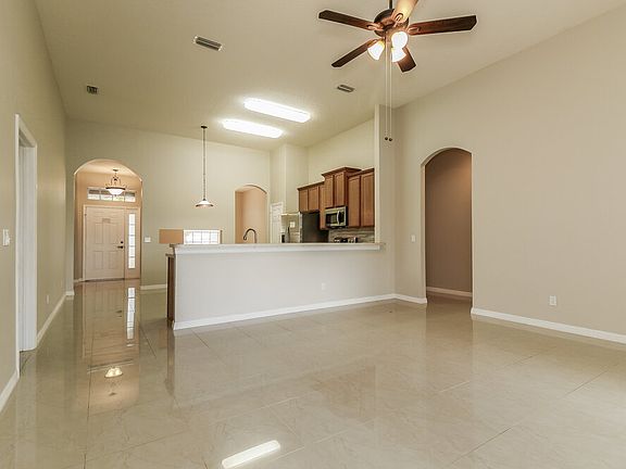 3rd image of 11808 Summer Springs Dr