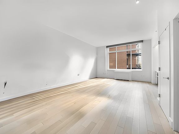 5th image of 389 E 89th St APT 6J