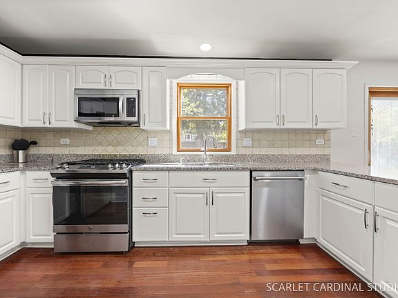 5th image of 535 Chester Ct W