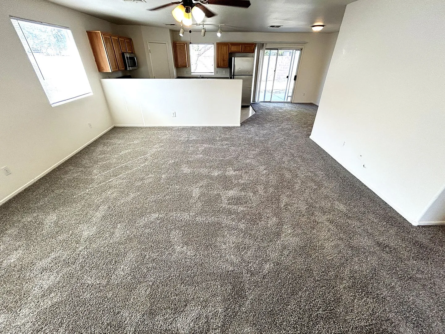 Beautiful 3 Bedroom 2 Bathroom House, Located In A Wonderful Gated Community — Photo 3