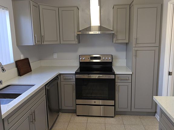 3rd image of 835 S Norton Ave #11