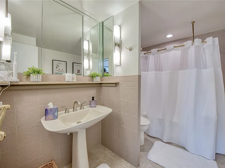 320 Fort Duquesne Blvd #26N — Photo 22
