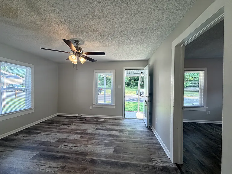 644 Gunn St — Photo 3