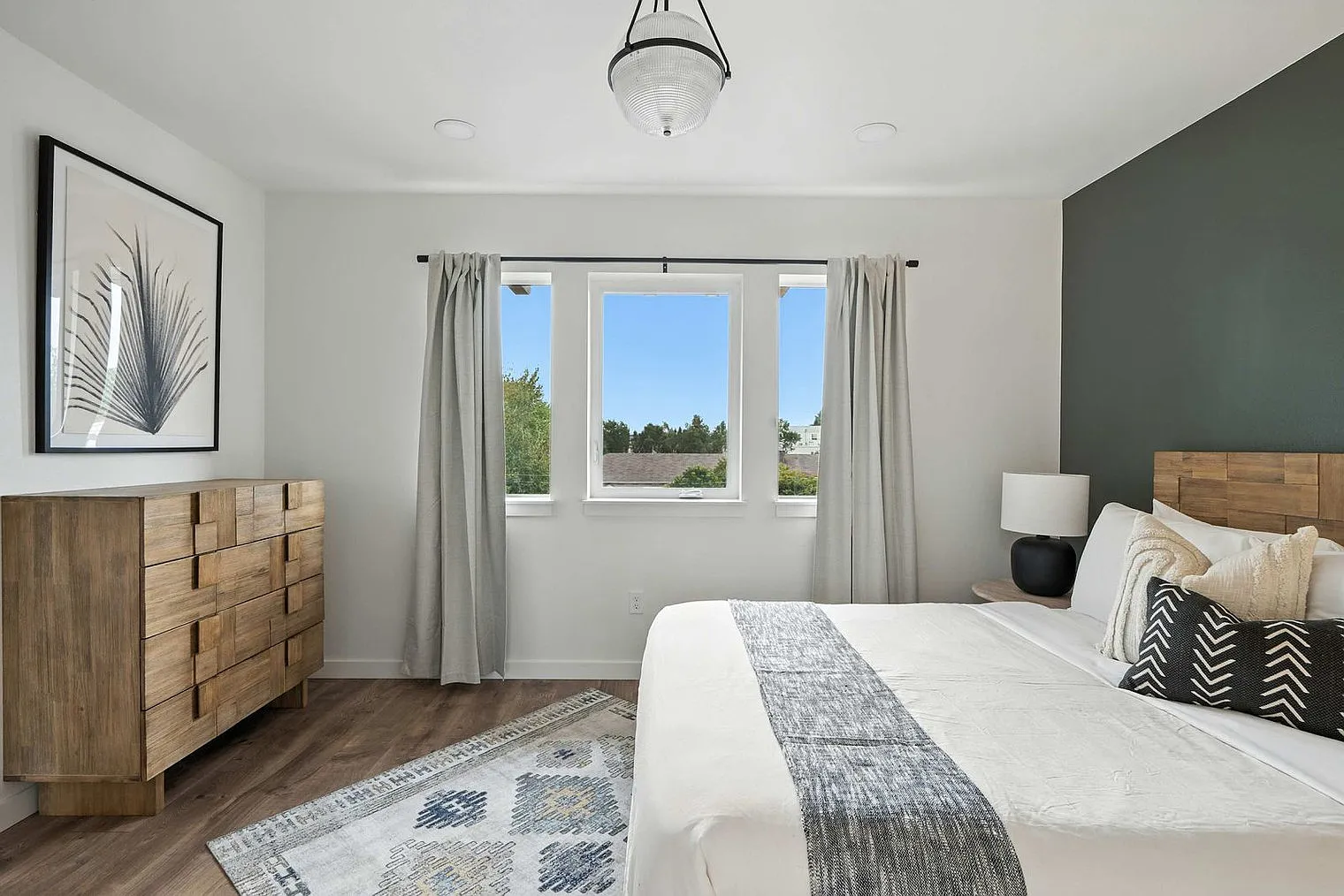 5 bed, 2.0 bath, 1496 sqft, $16,506 — Photo 3
