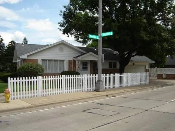 3720 N Sheridan Rd photo 1