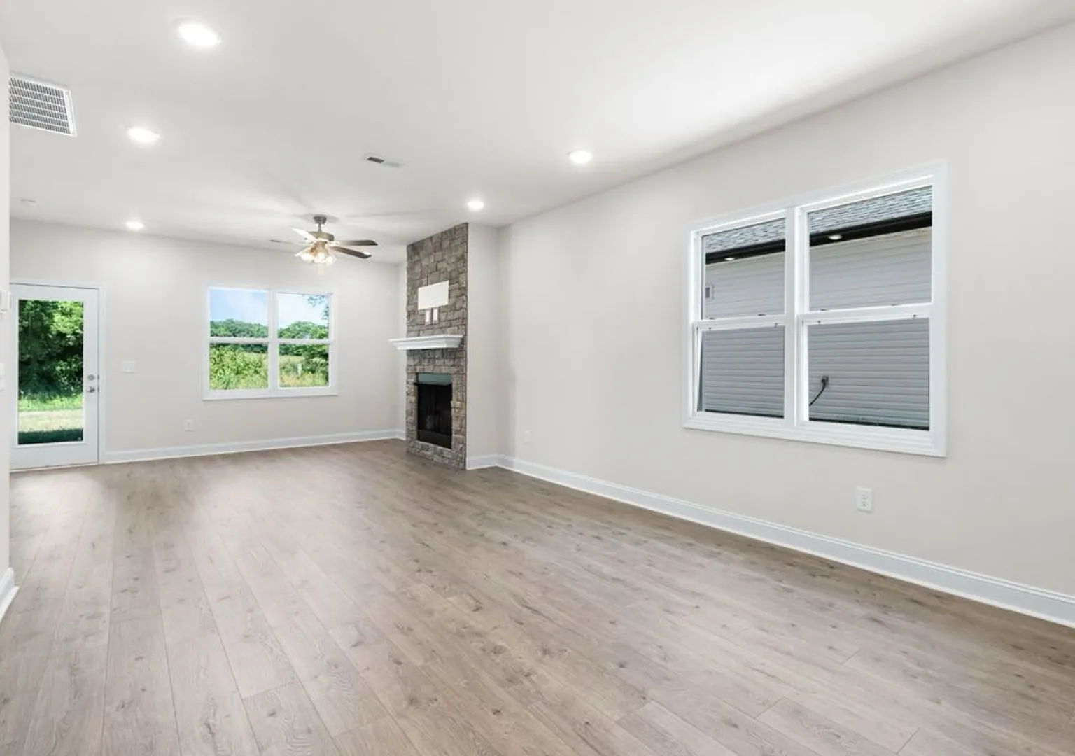 Brand New Rental — Photo 4