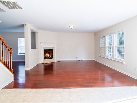 3rd image of 9411 Seamill Rd
