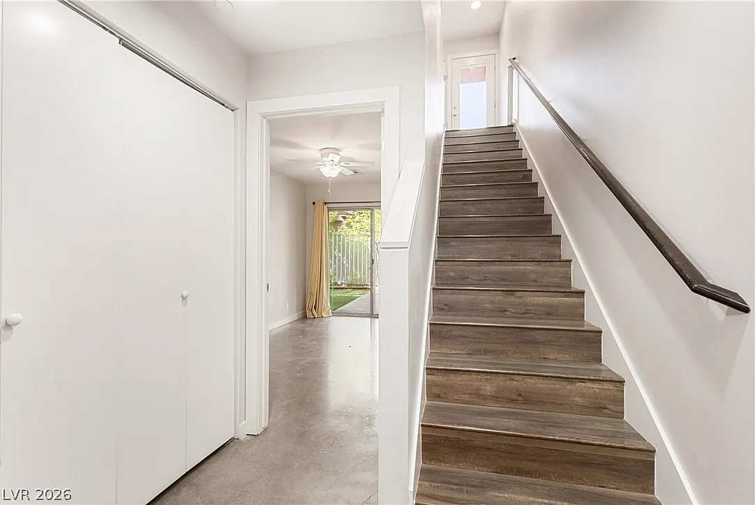 2 bed, 2.0 bath, 1877 sqft, $2,023 — Photo 4