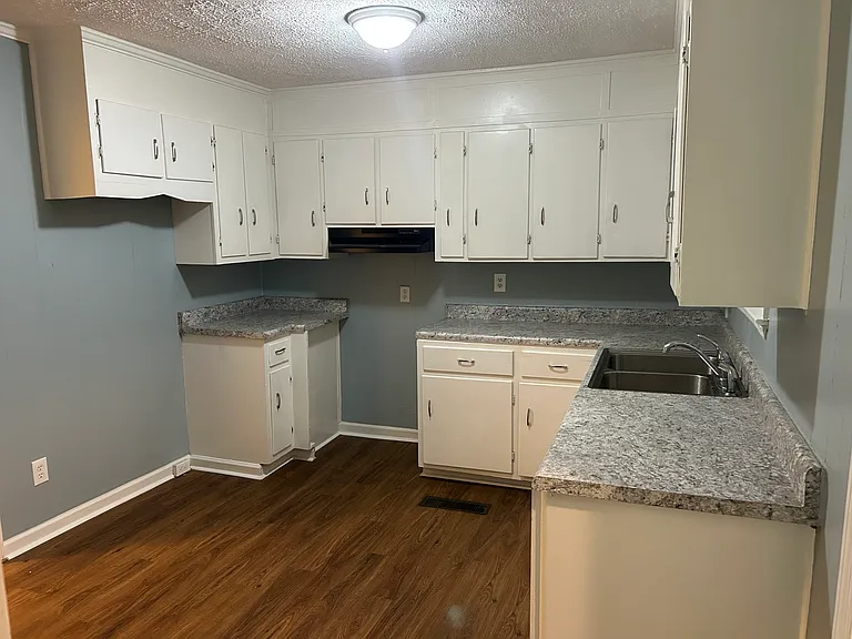3221 Atkins Dr — Photo 7