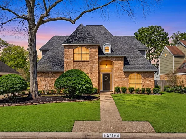 5719 Lone Cedar Dr, Kingwood, TX 77345