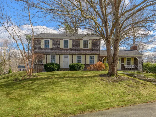 19 Tall Pine Road, Cape Elizabeth, ME 04107