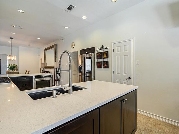 5th image of 6123 Black Berry Ln