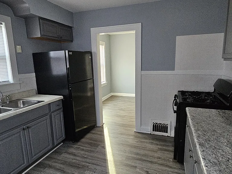 1327 Lincoln St — Photo 10