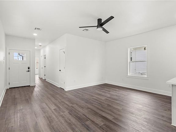 4th image of 646 Avenue A