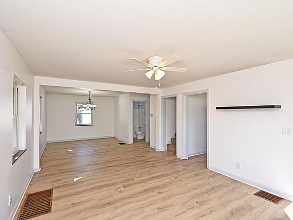 5th image of 3816 Gardner Ave