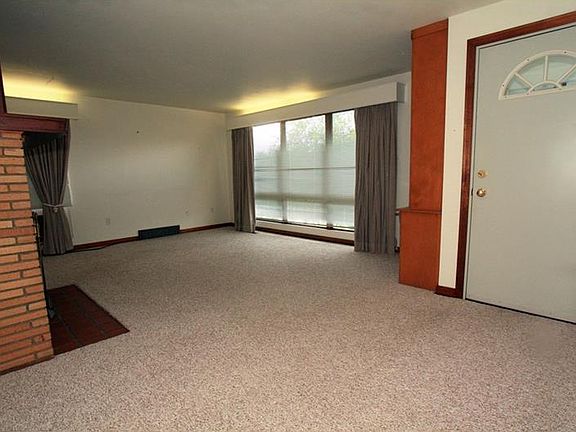 3rd image of 183 Iowa St