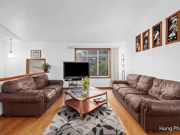 3rd image of 716 Springwood Dr SE