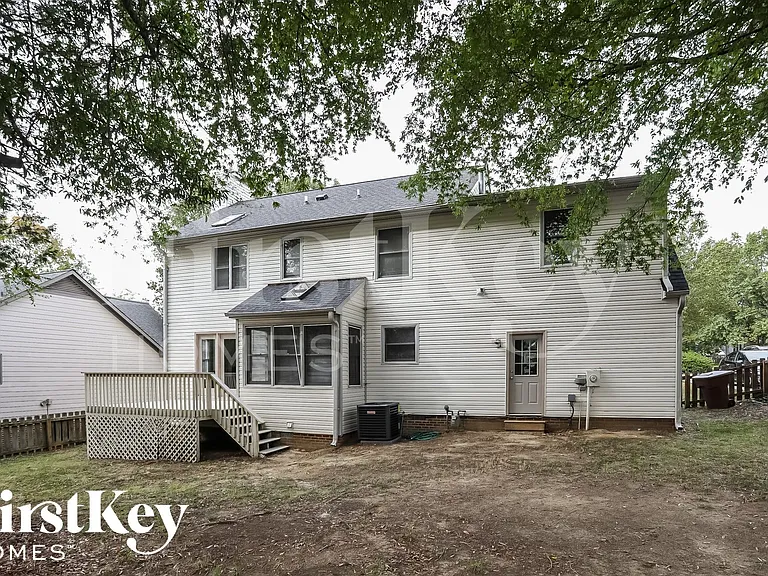 4905 Chimney Springs Dr — Photo 14