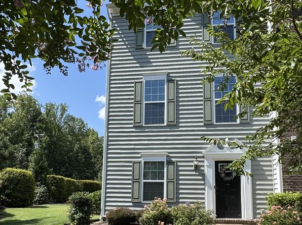 101 Newbaker Sq #1