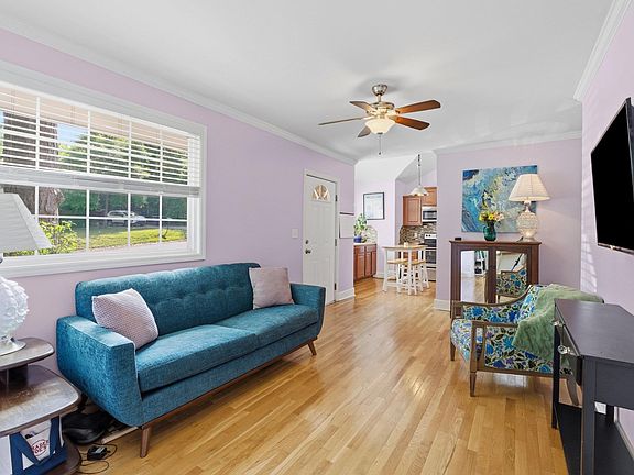 3rd image of 1132 Elm Ave