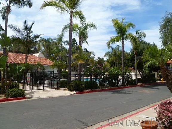 4th image of 4044 Loma Riviera Cir