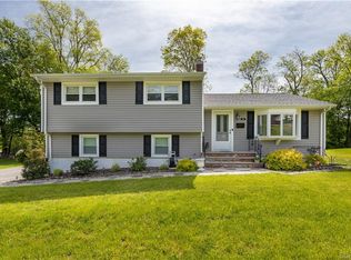 49 Foxwood Rd, West Nyack, NY 10994