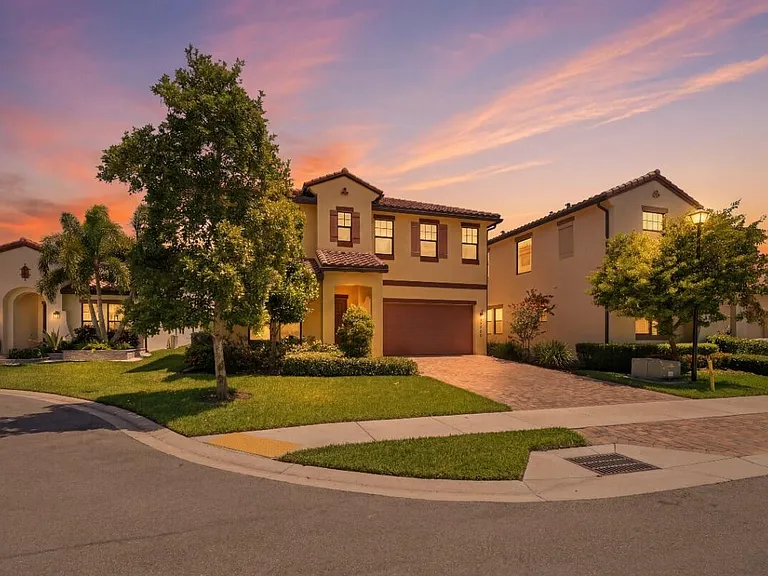 11760 Bayview Cir — Photo 47