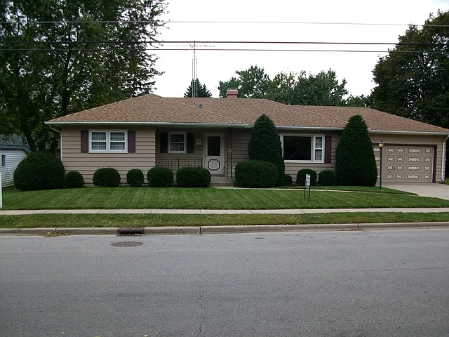 703 Parkway Ave photo 1