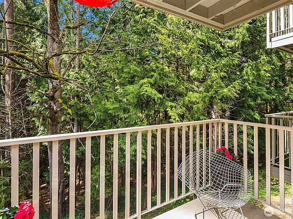4th image of 3927 108th Avenue NE #A-202