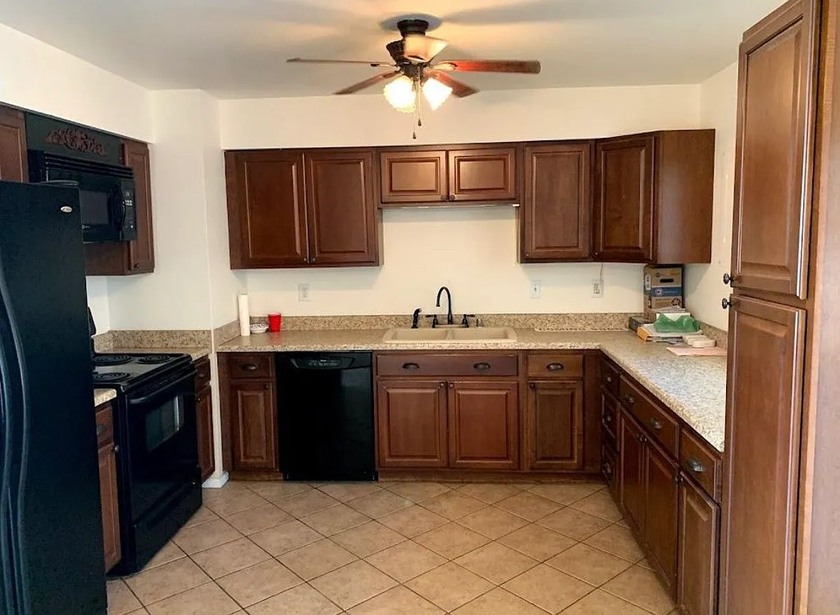 4 bed, 2142 sqft, $650 — Photo 4