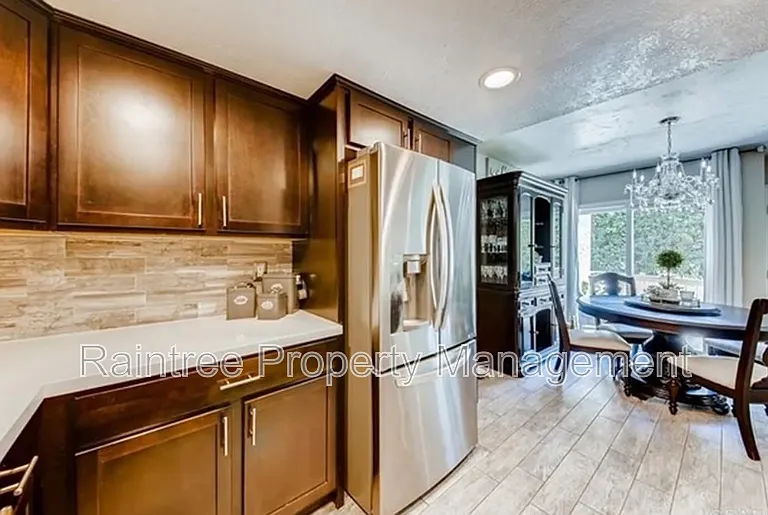 671 Ascot Dr — Photo 8
