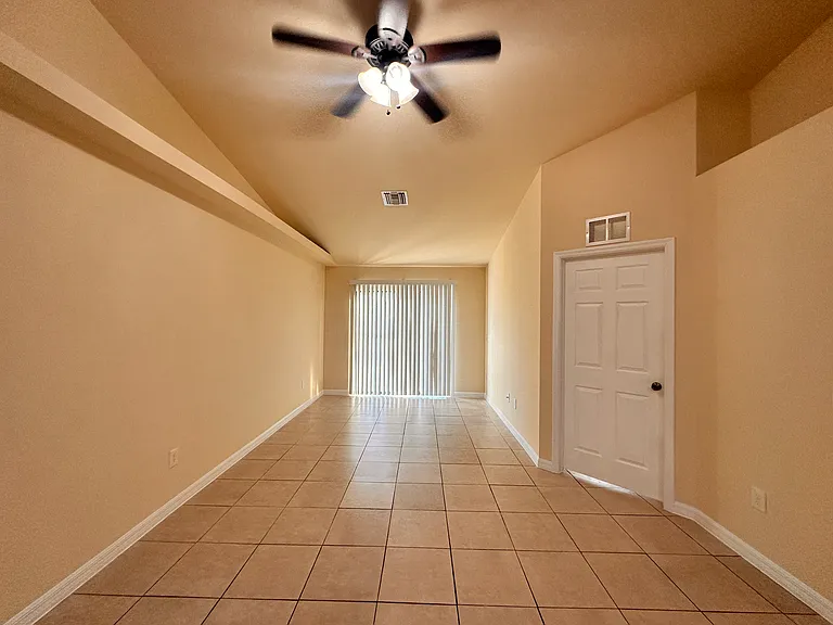 906 NE 12th Terrace Cpe — Photo 15