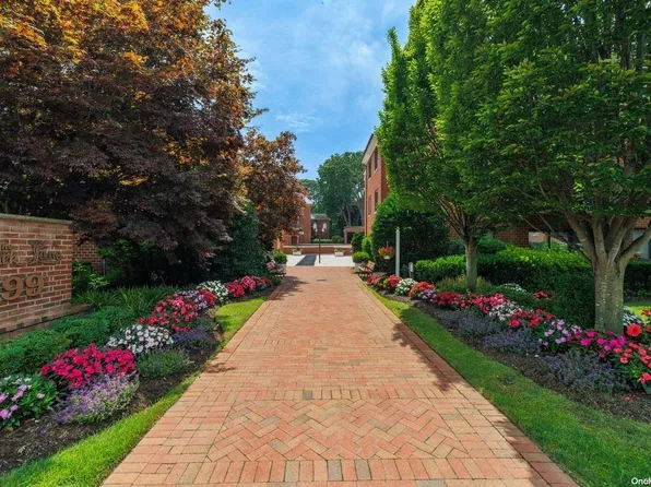 99 S Park Avenue #301, Rockville Centre, NY 11570