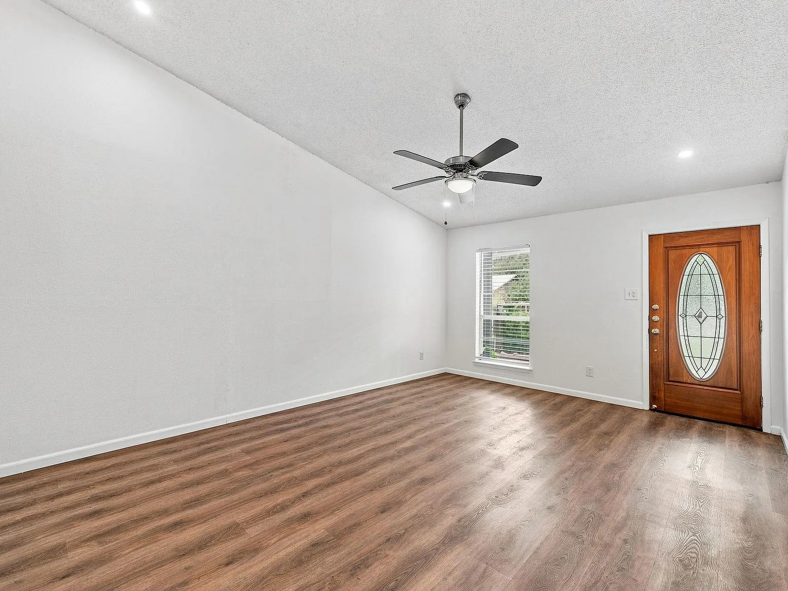 2 bed, 1.5 bath, 1040 sqft, $1,650 — Photo 4